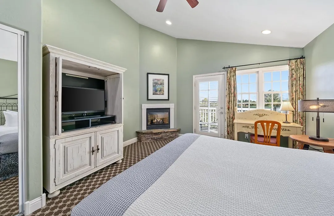 Cambria Pines Lodge-1